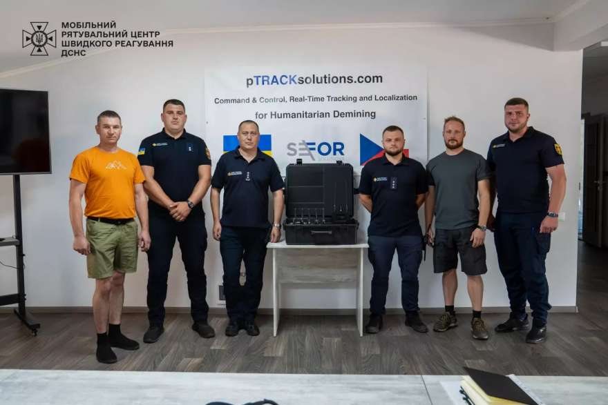 Чеські партнери надали рятувальникам Мобільного рятувального центру швидкого реагування ДСНС України новітню систему pTRACK